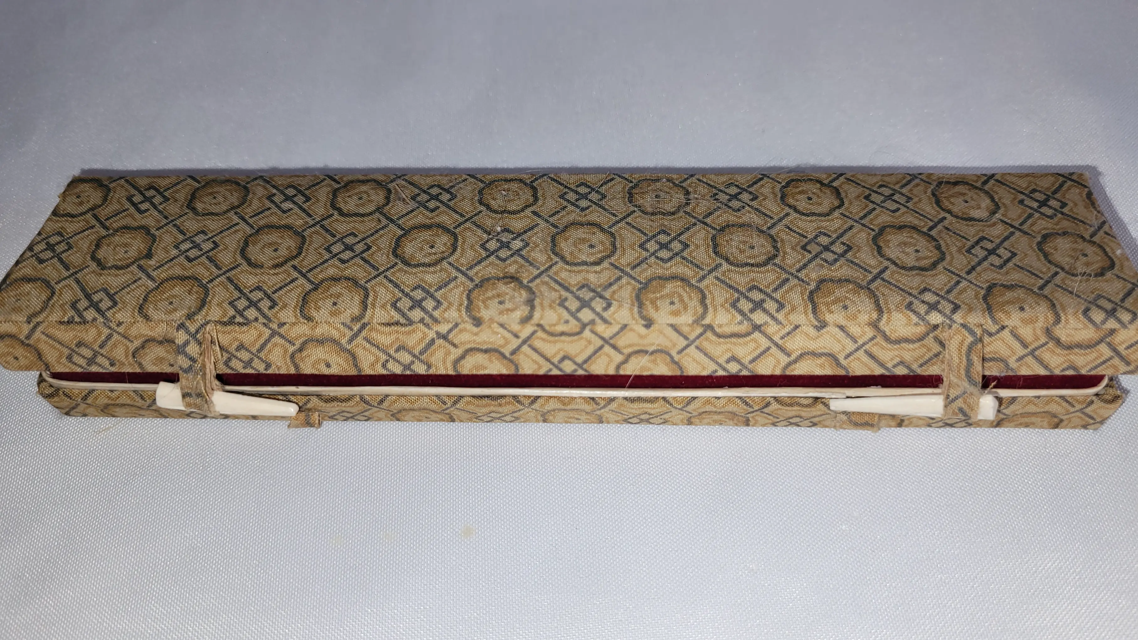 Ouvre-lettres ancien sculpté avec boîte — photo 2