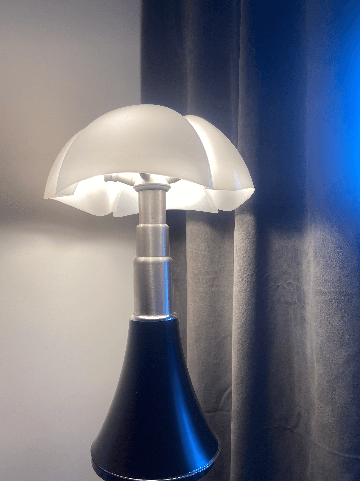 Lampe de table design contemporain — photo 1