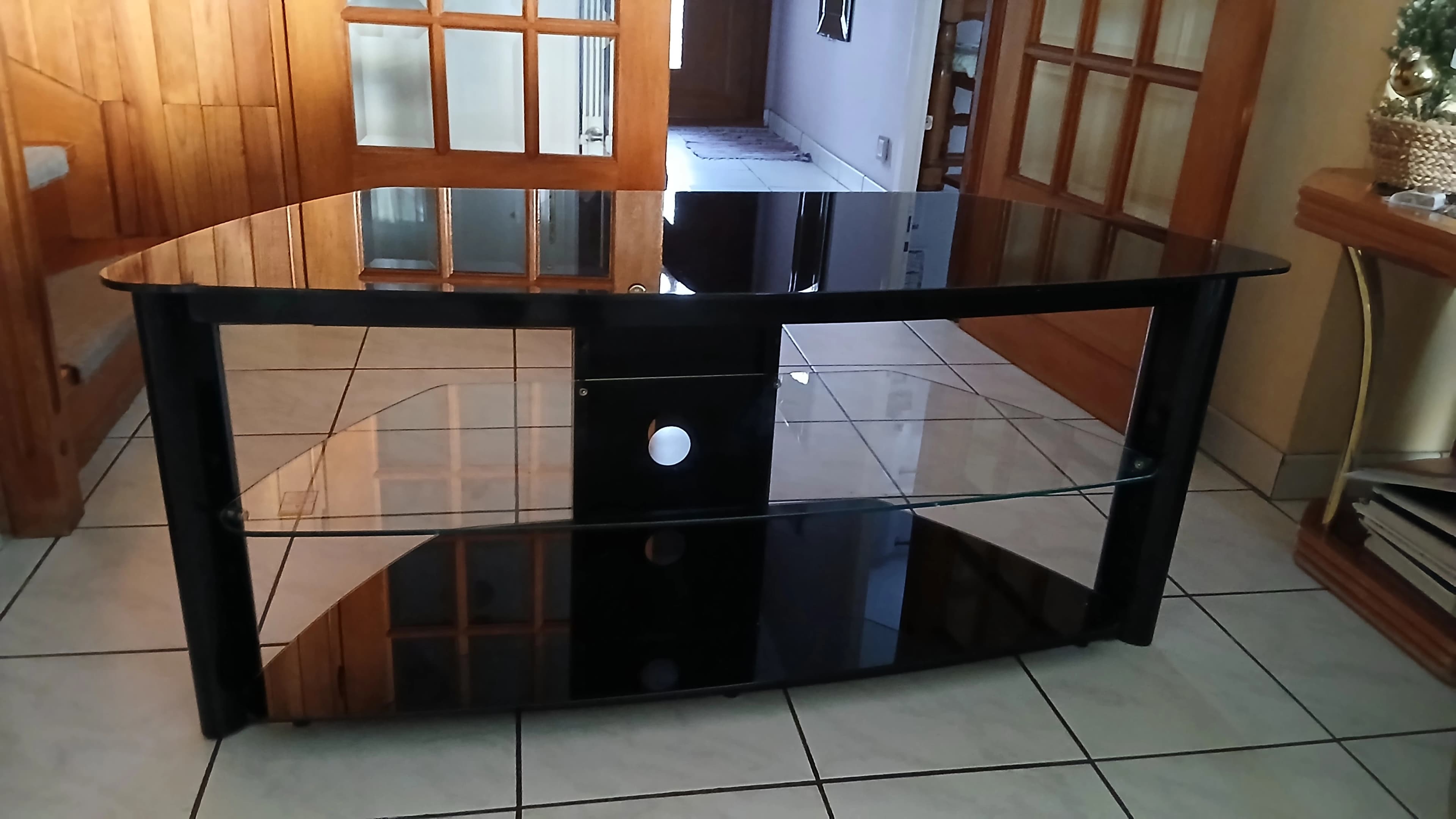 Meuble TV noir en verre trempé et métal