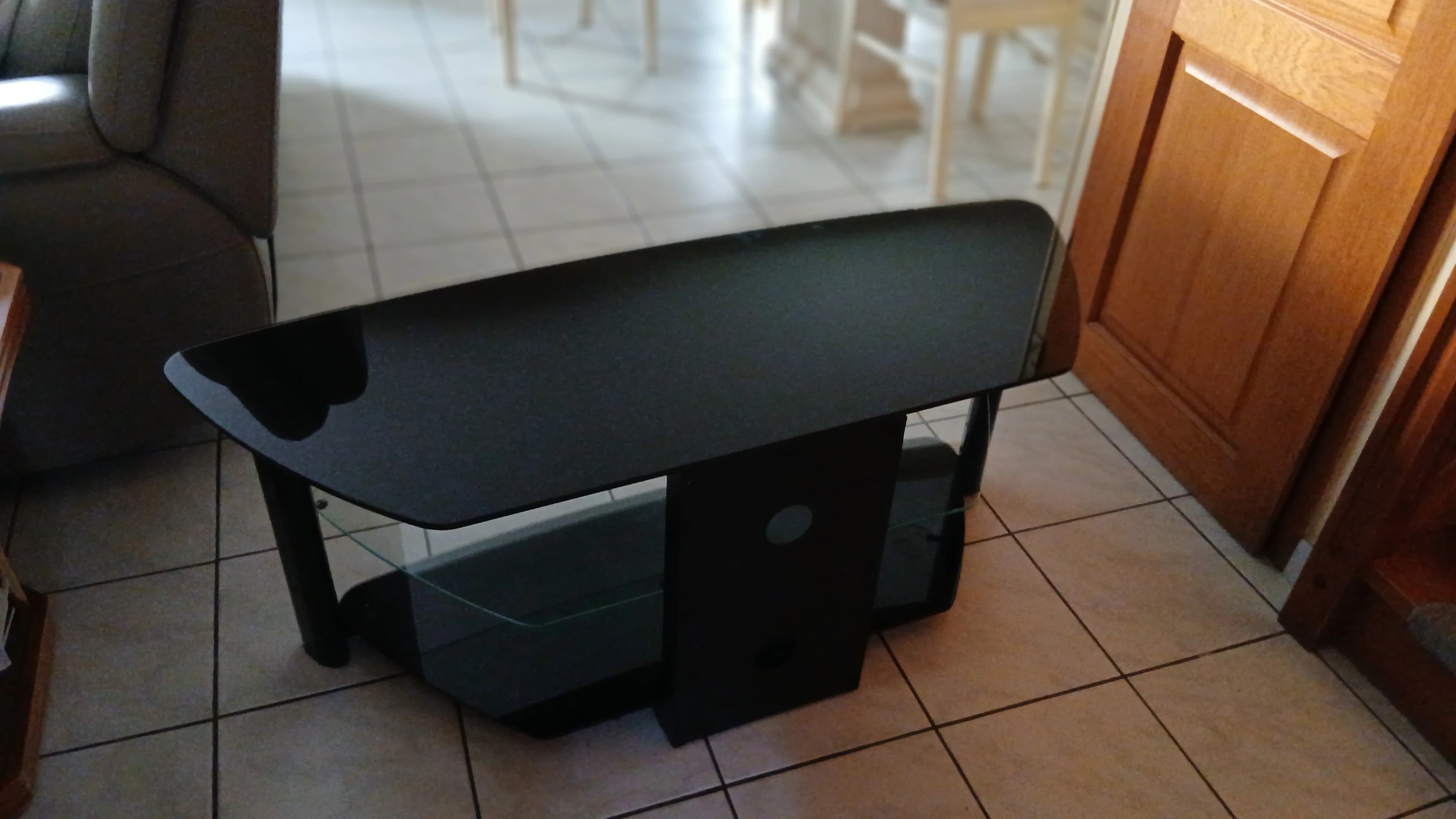 Meuble TV noir en verre trempé et métal — photo 2