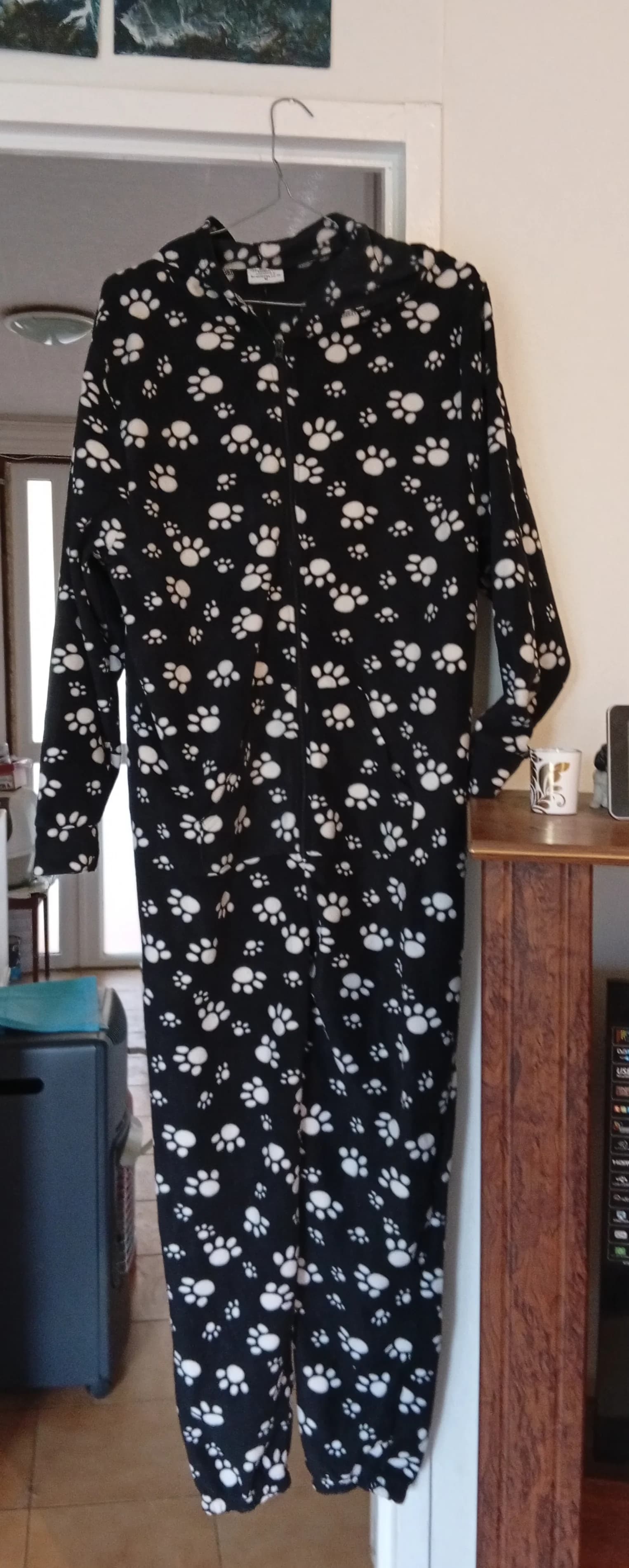 Pyjama combinaison noir motif pattes taille M — photo 1