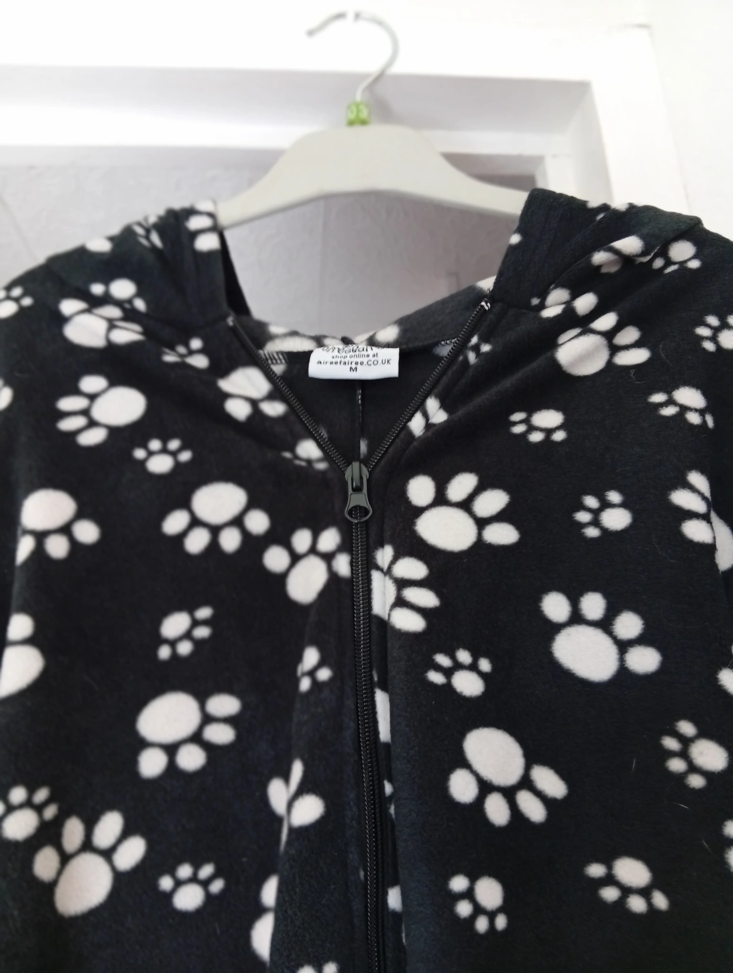 Pyjama combinaison noir motif pattes taille M — photo 2