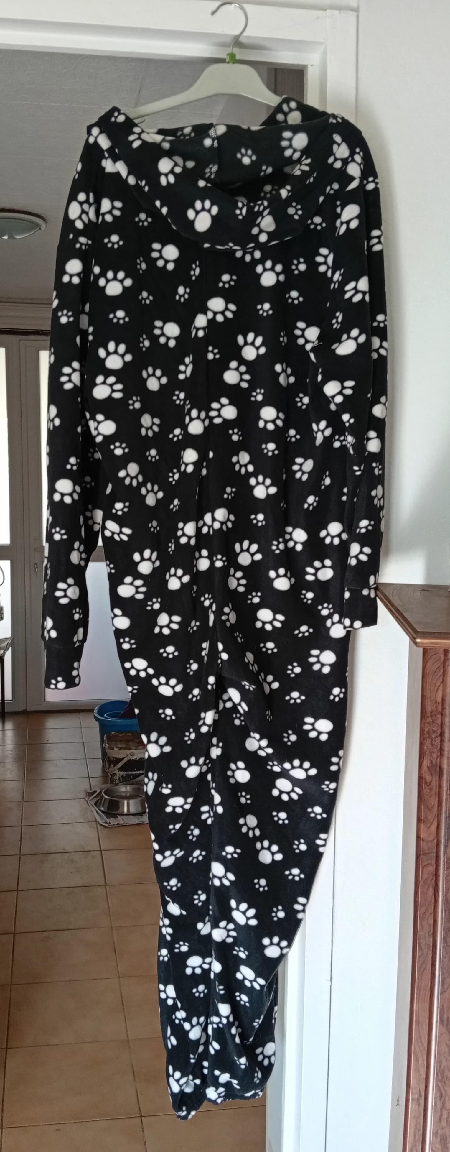 Pyjama combinaison noir motif pattes taille M — photo 5