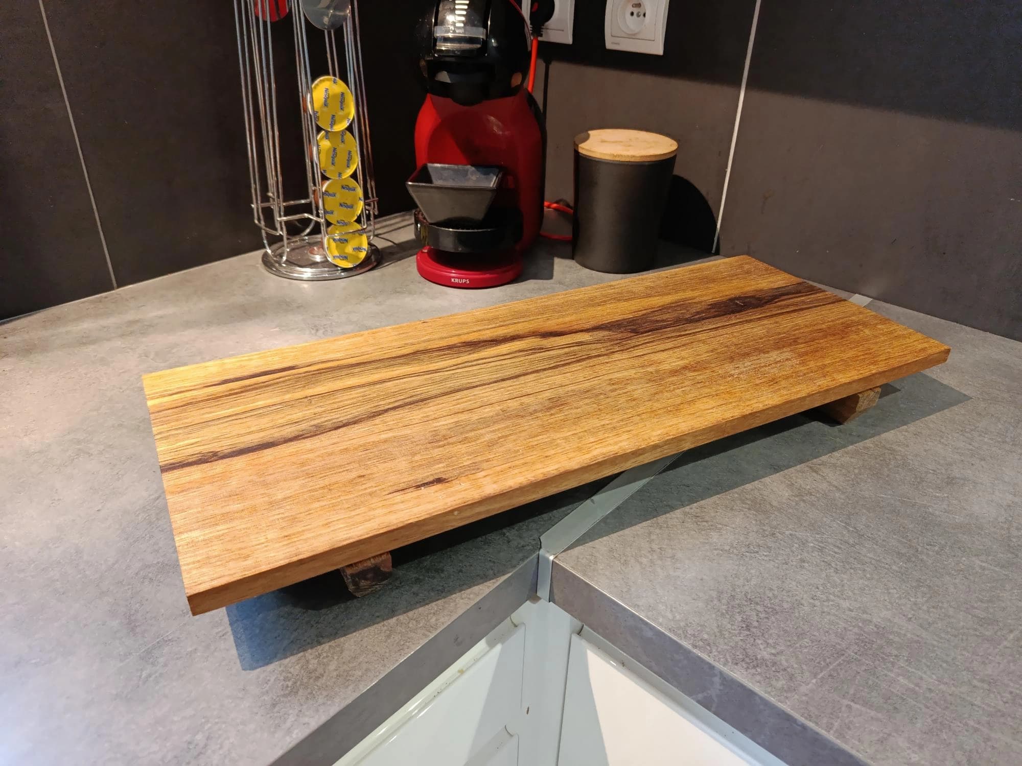 planche a decouperPlateau de service en bois massif exotique