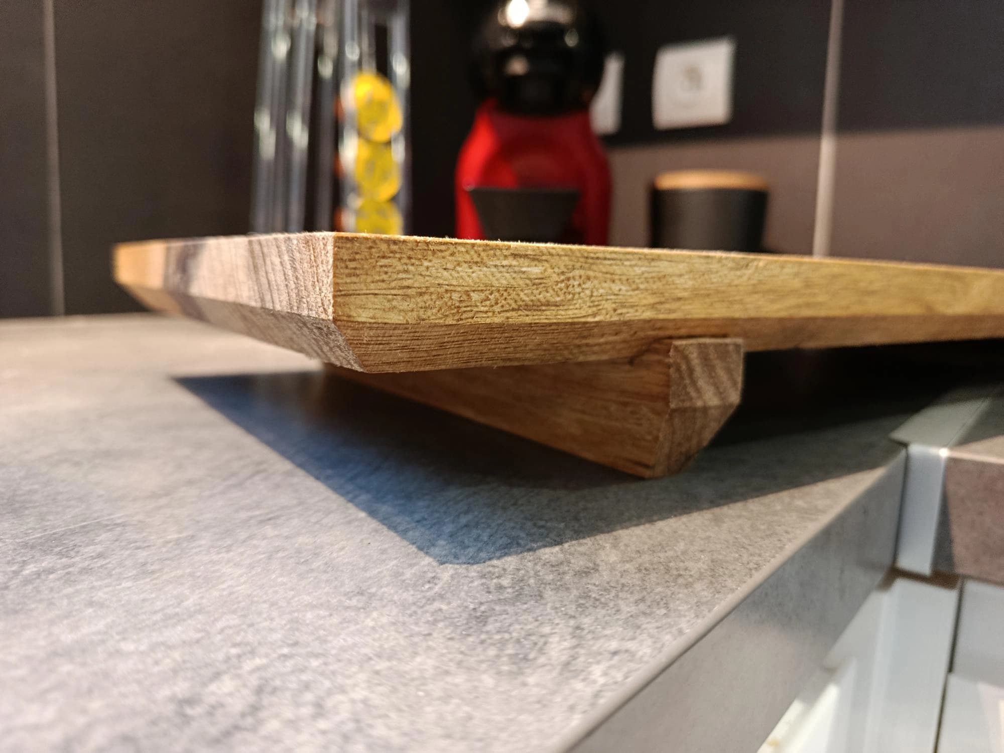 planche a decouperPlateau de service en bois massif exotique — photo 2