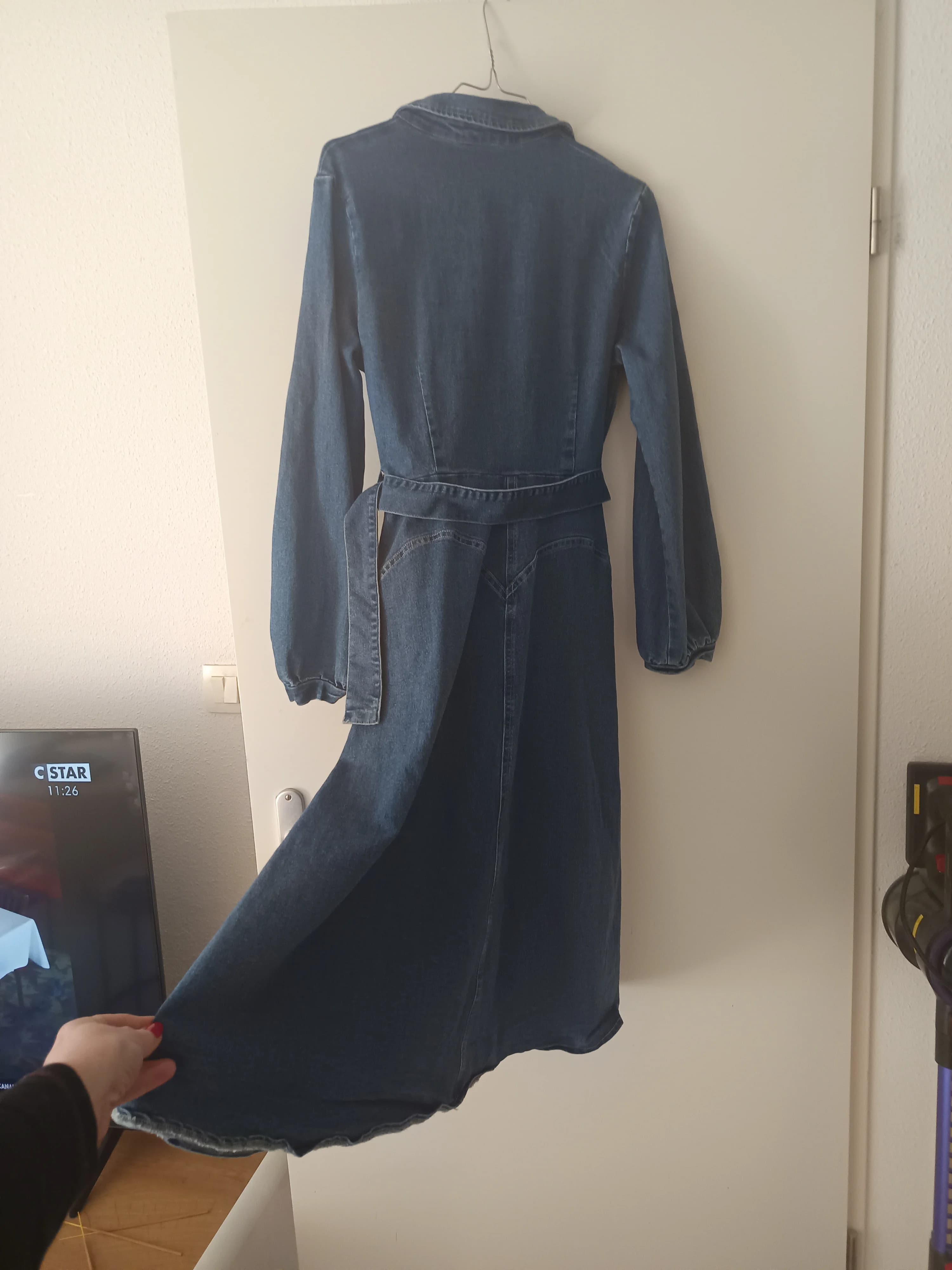 Robe longue en jean à ceinture — photo 2