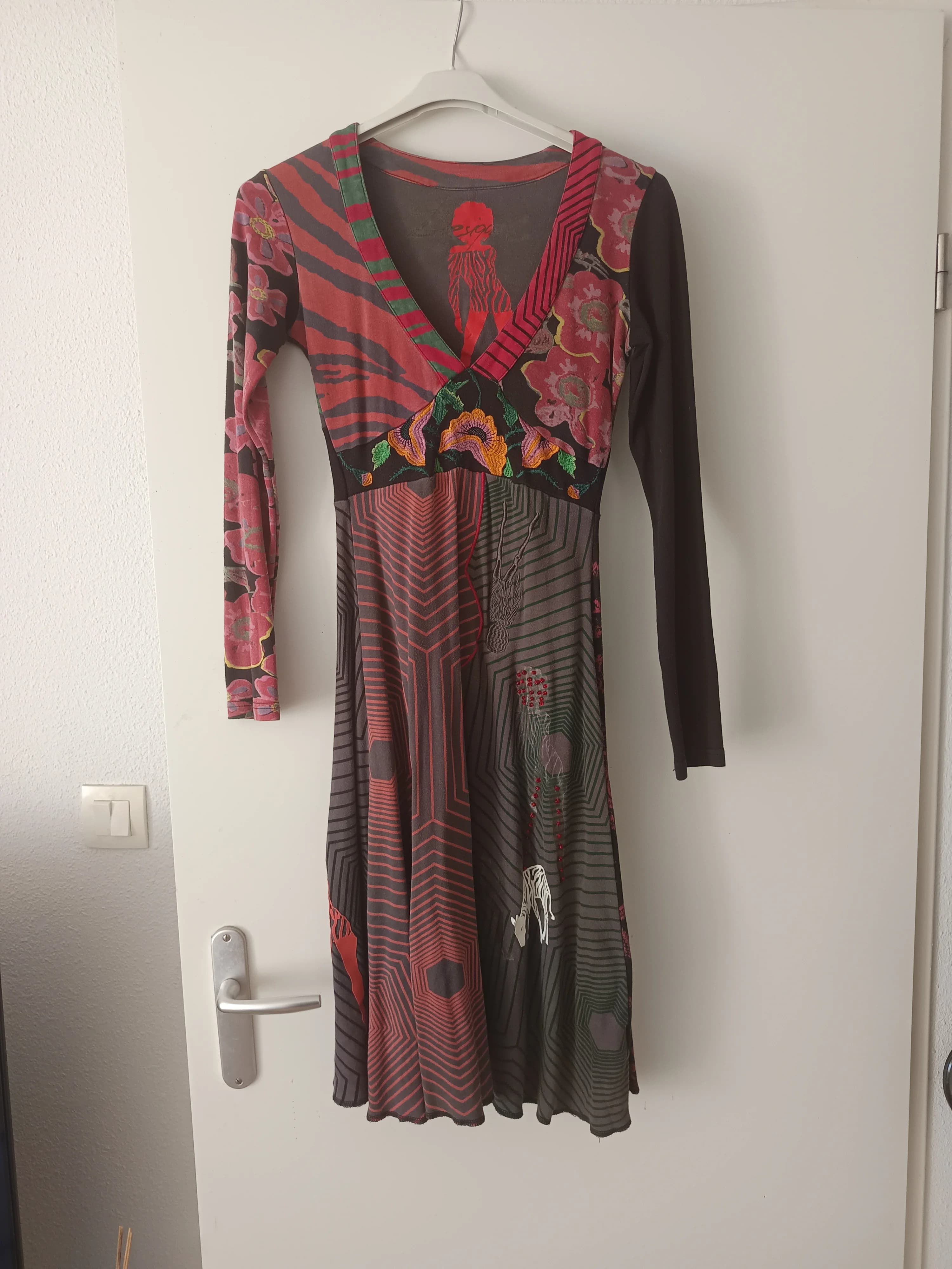 Robe Desigual imprimée motifs floraux et graphiques