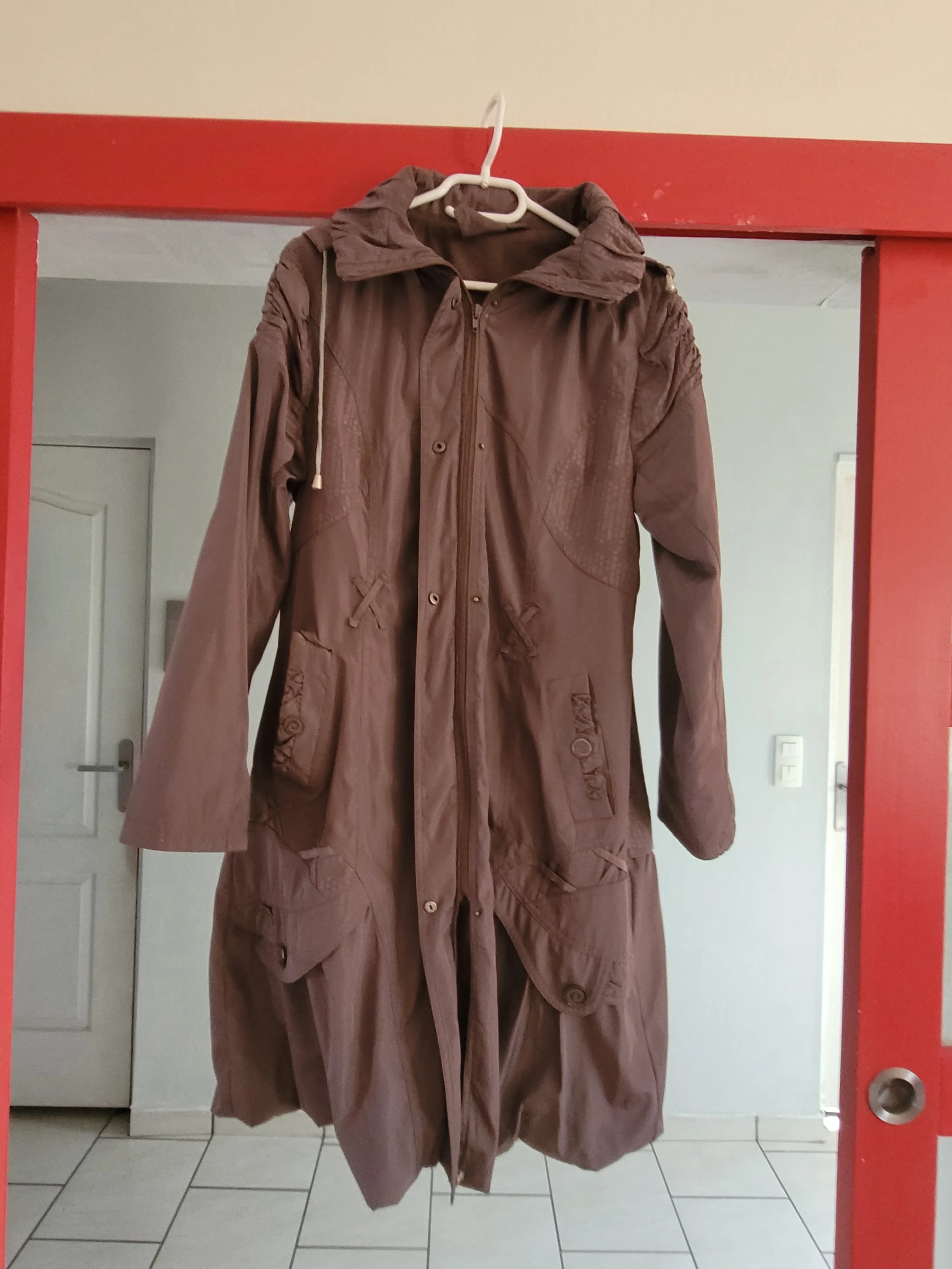 Manteau marron femme avec capuche — photo 2