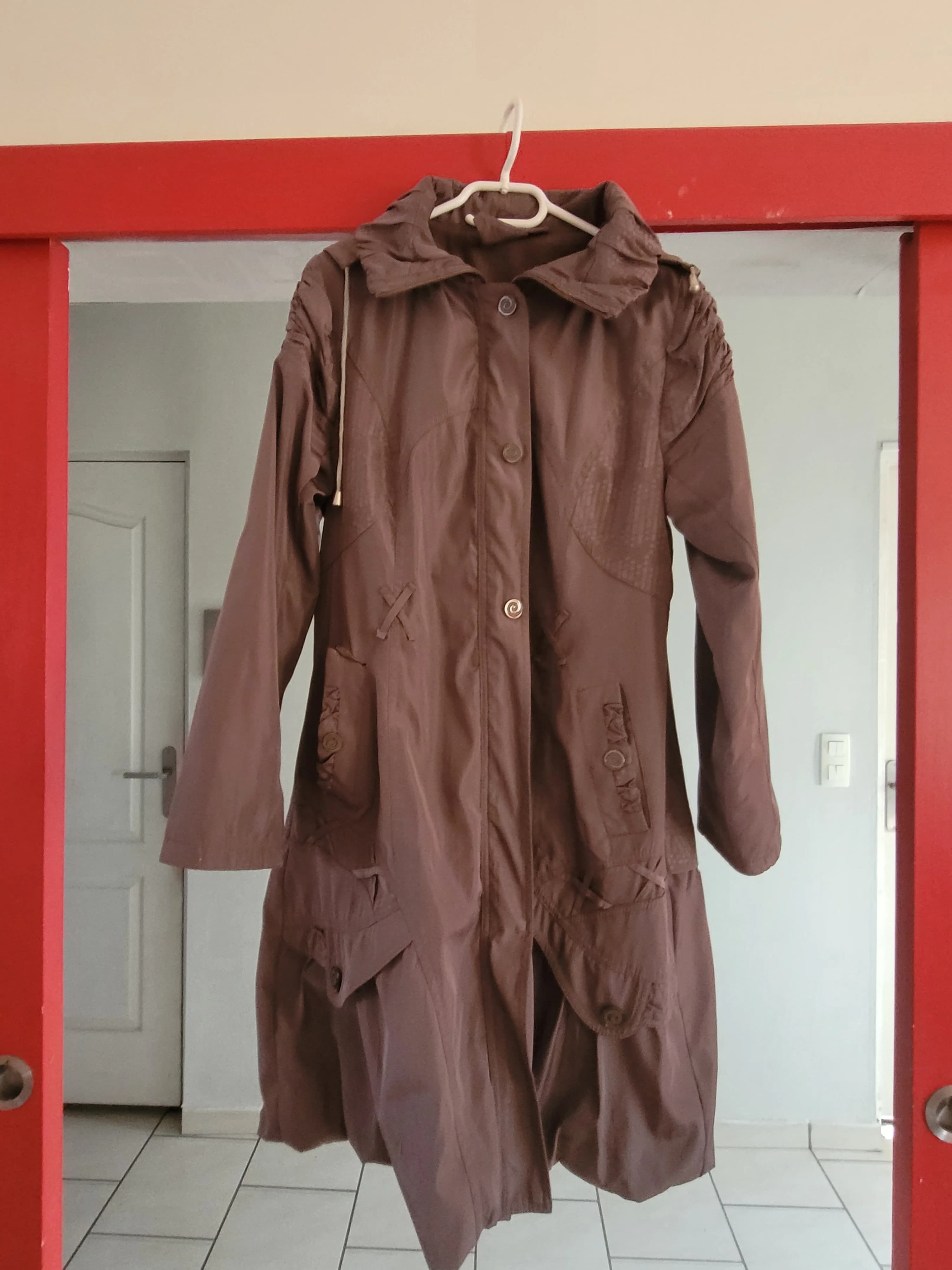 Manteau marron femme avec capuche — photo 3