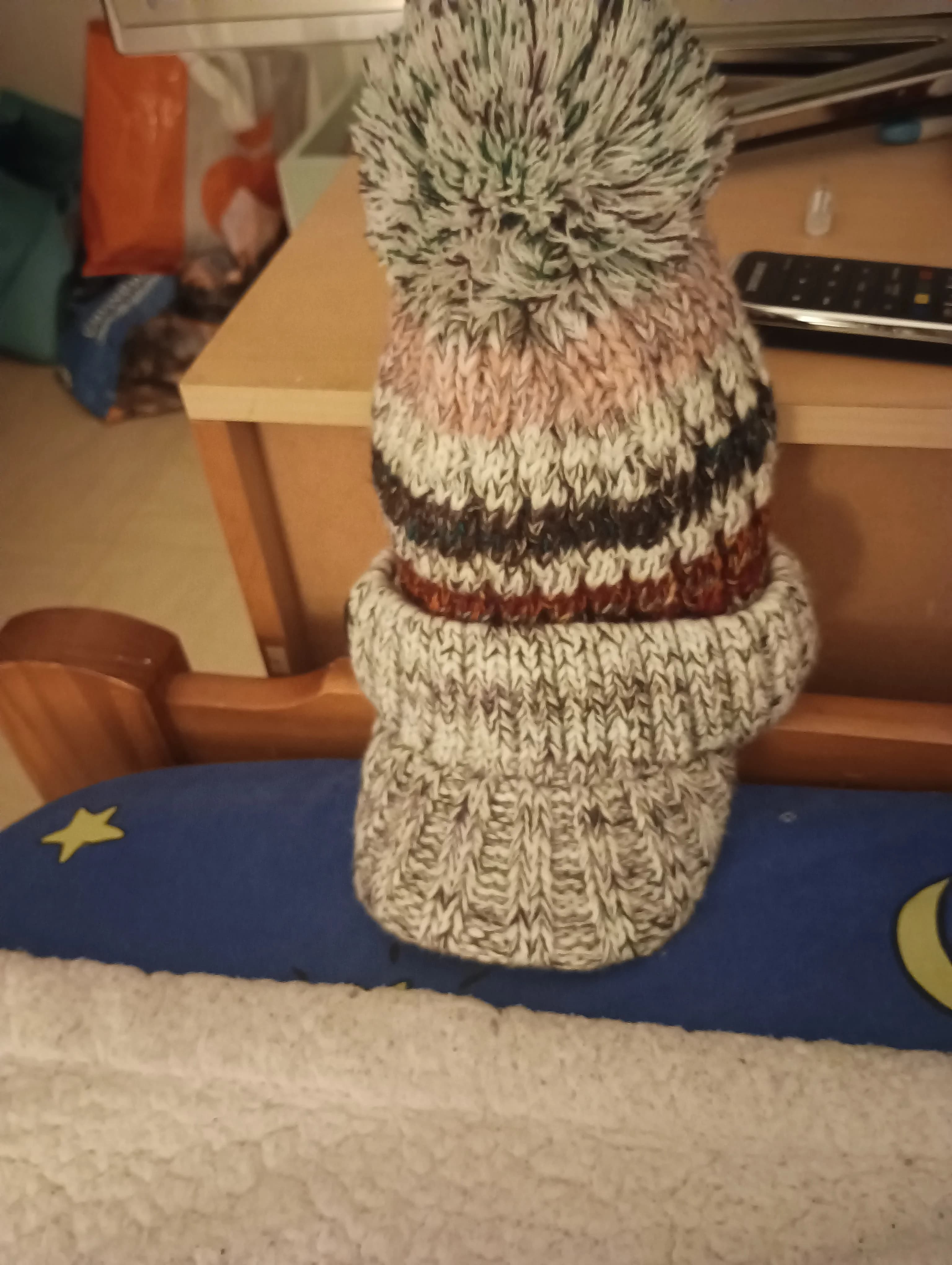 Bonnet à pompon multicolore
