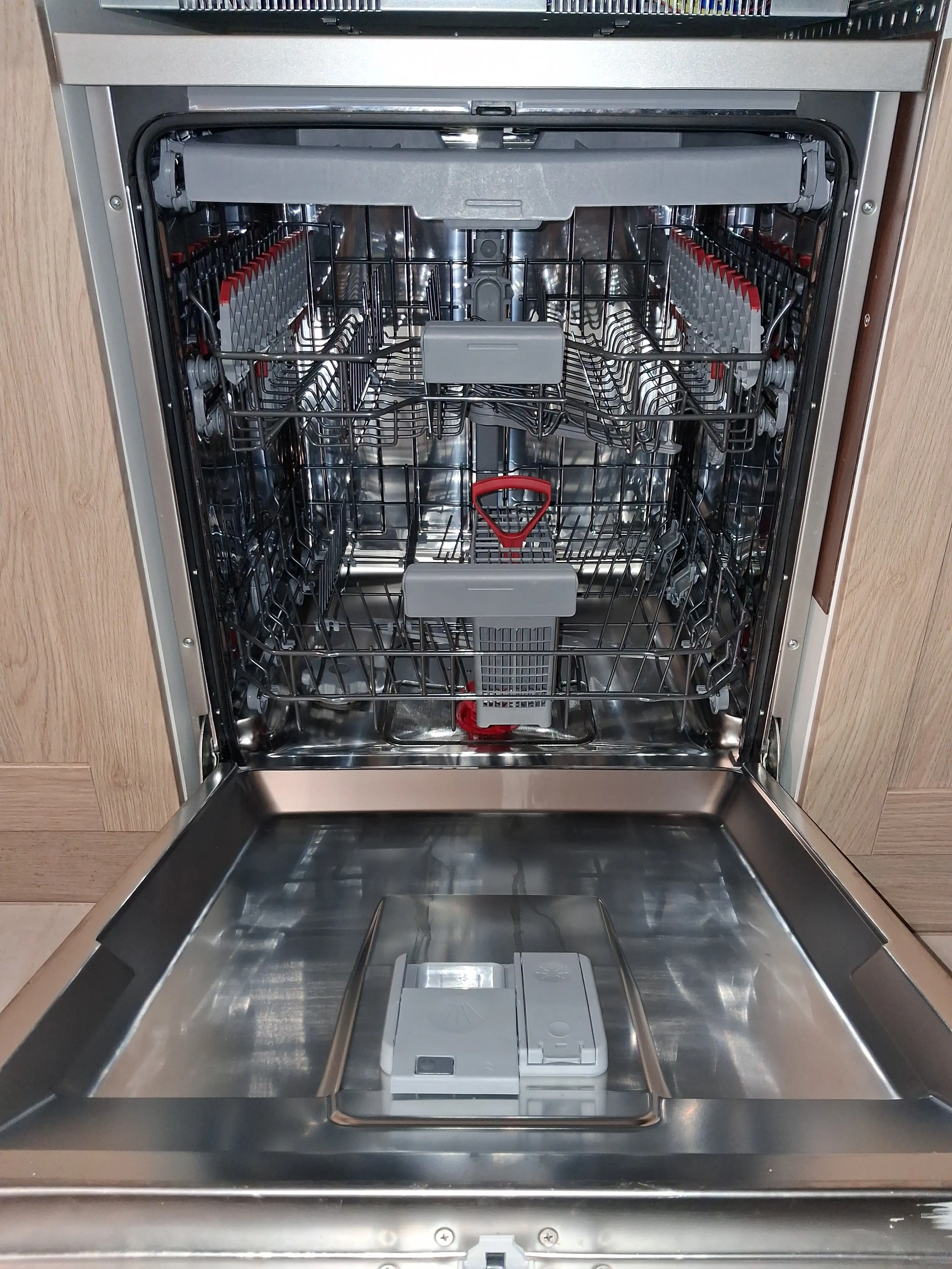 Lave-vaisselle encastrable inox — photo 1