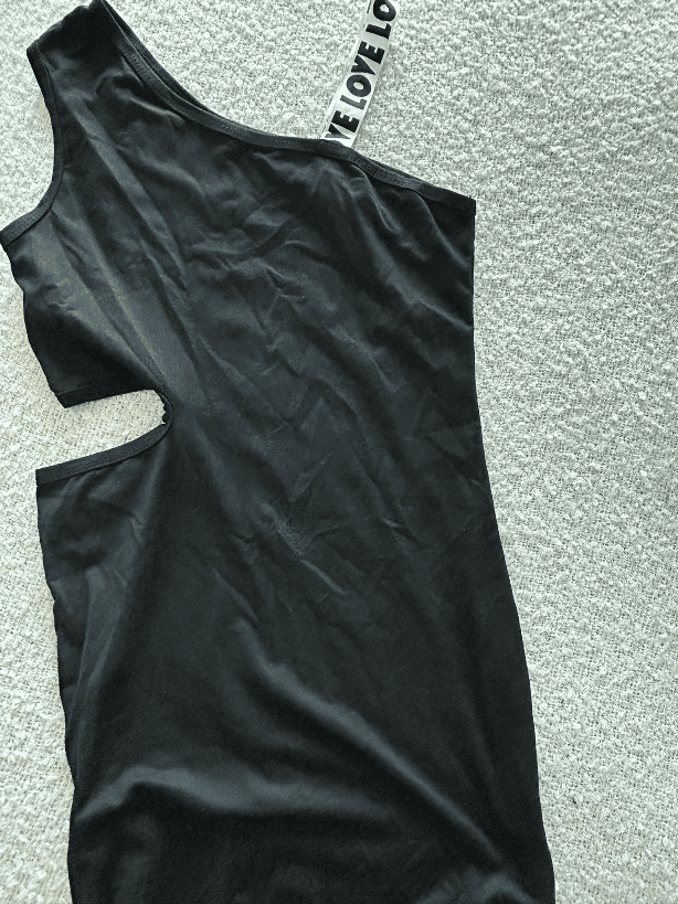 Robe courte noire avec découpes — photo 1