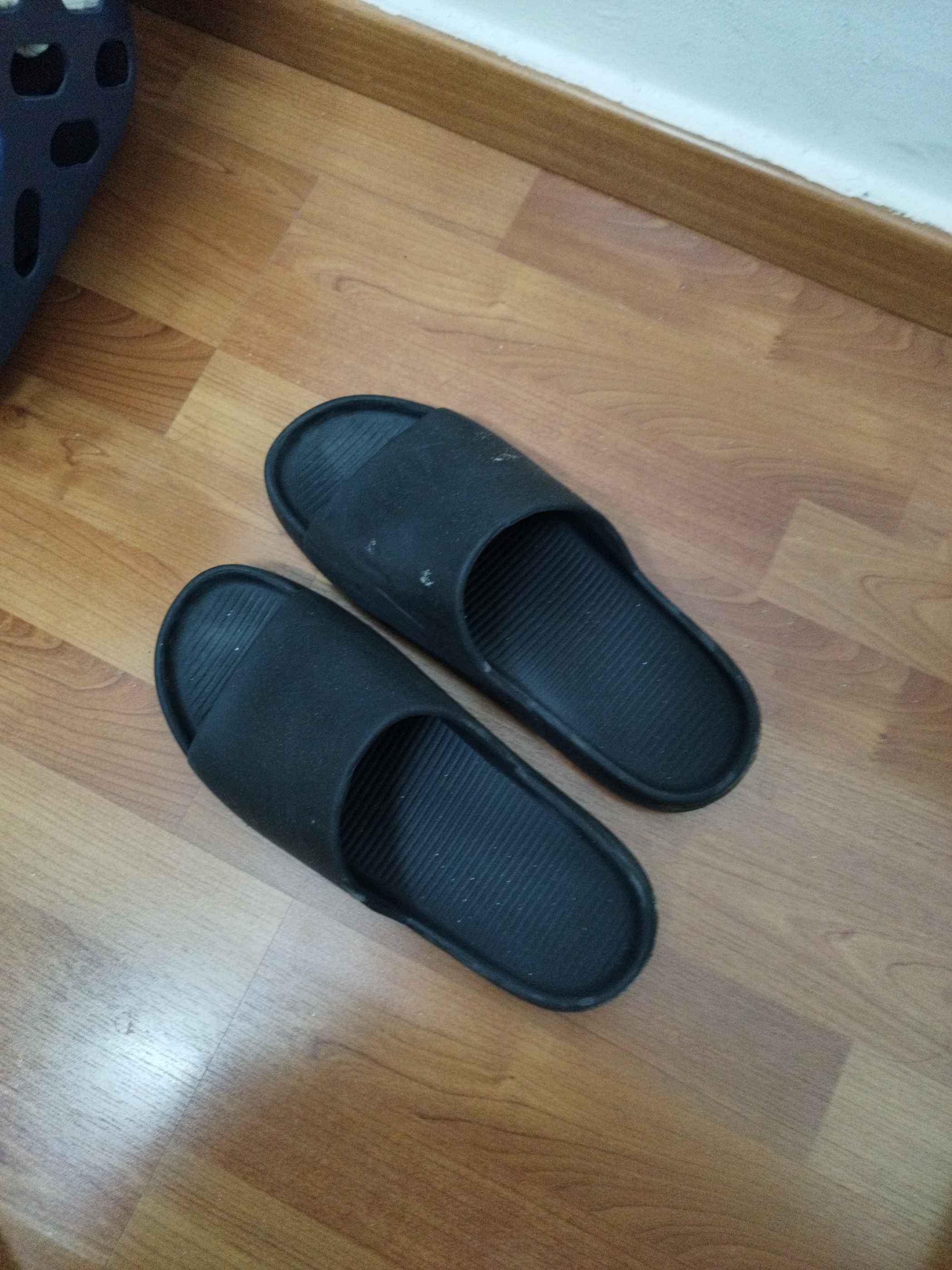 Claques de douche noires confortables — photo 1