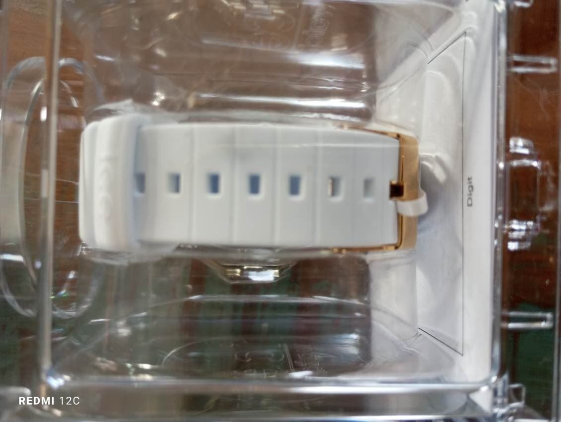 Montre Ice-Watch digitale or et blanc, neuve — photo 2