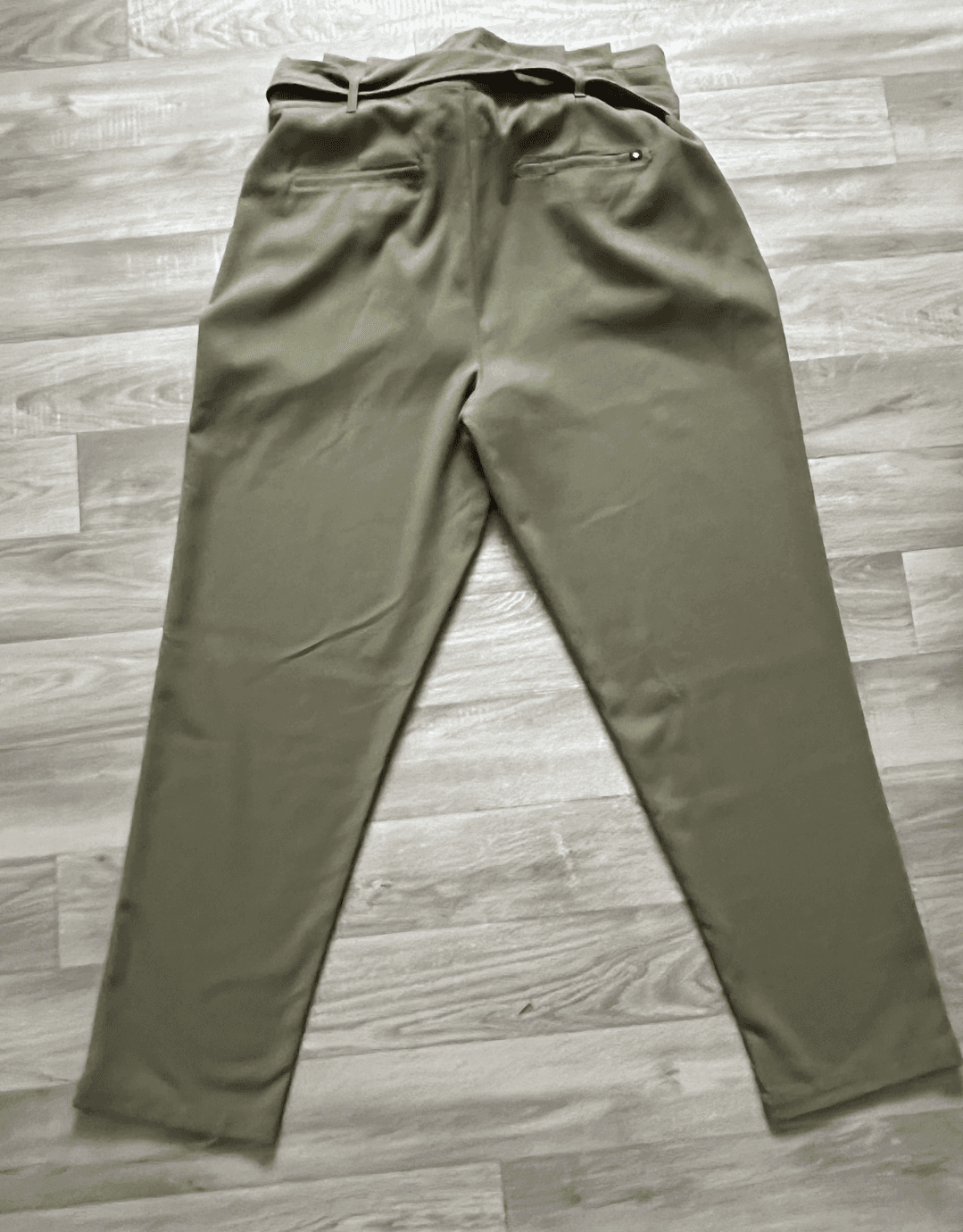 Pantalon taille haute femme vert kaki avec ceinture nouée — photo 2