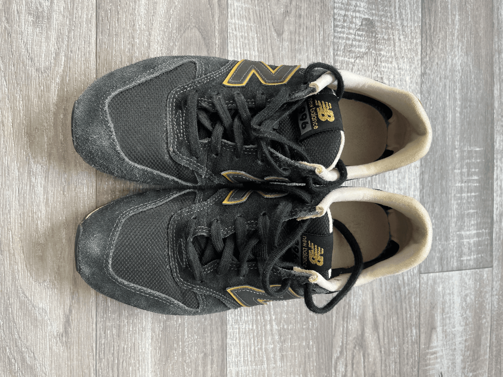 Baskets New Balance femme noir et or — photo 2