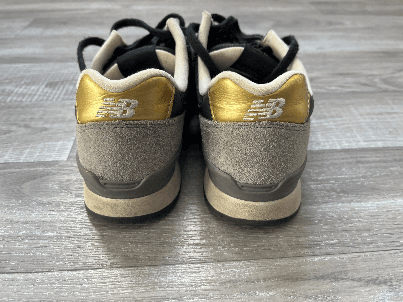Baskets New Balance femme noir et or — photo 3