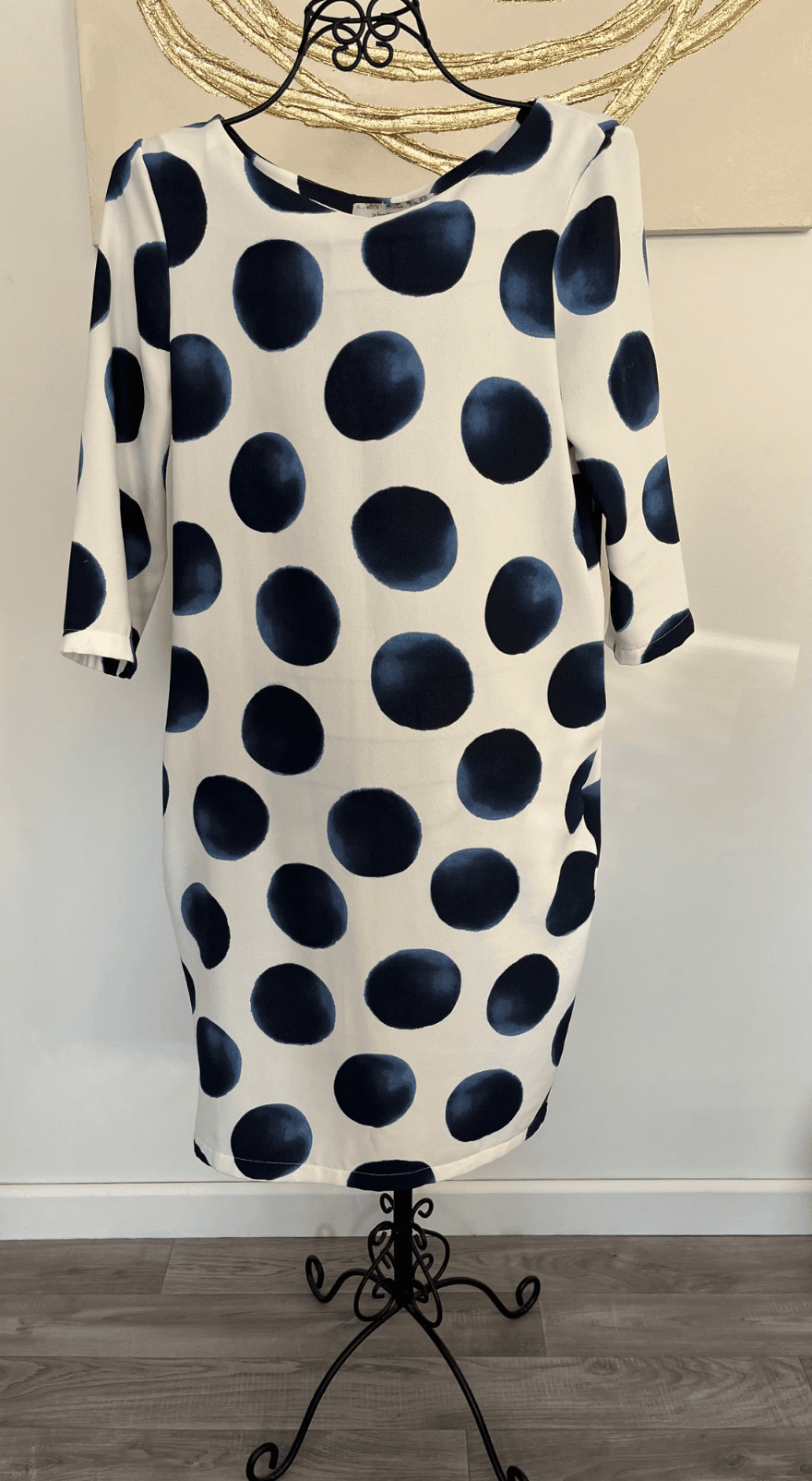 Robe à pois bleus et blancs