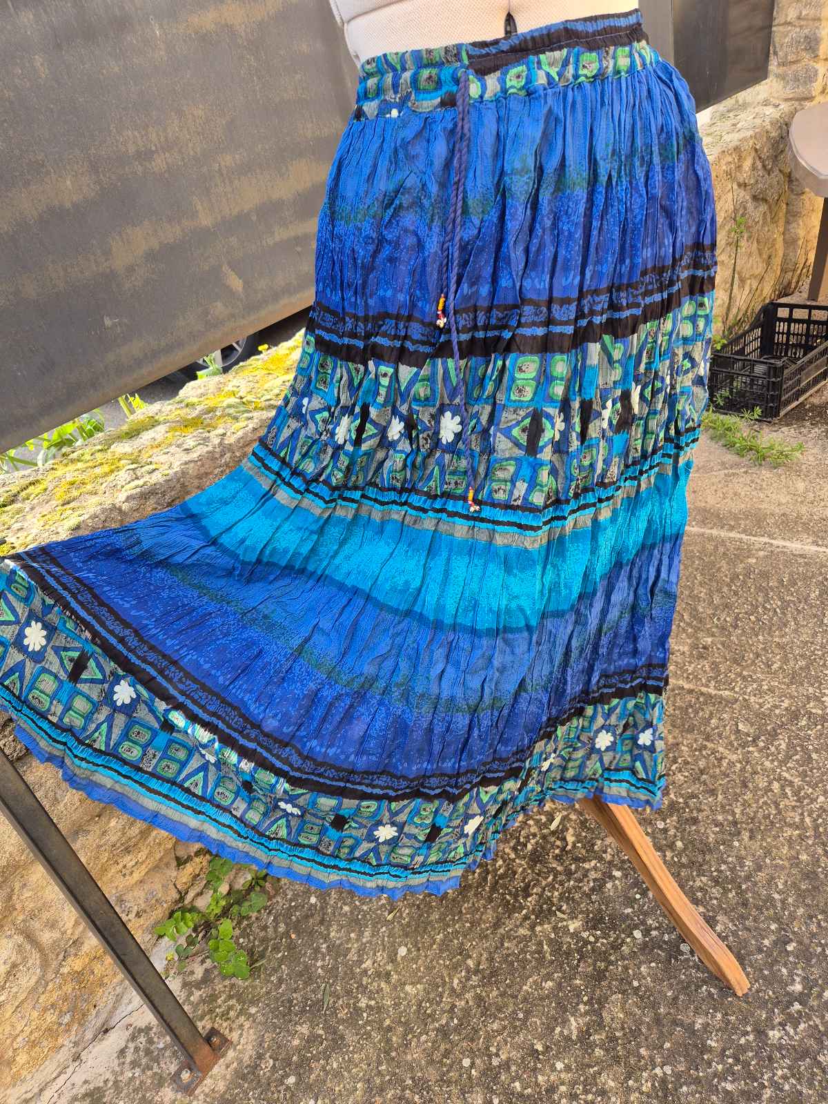 Jupe longue indienne bleue avec motifs