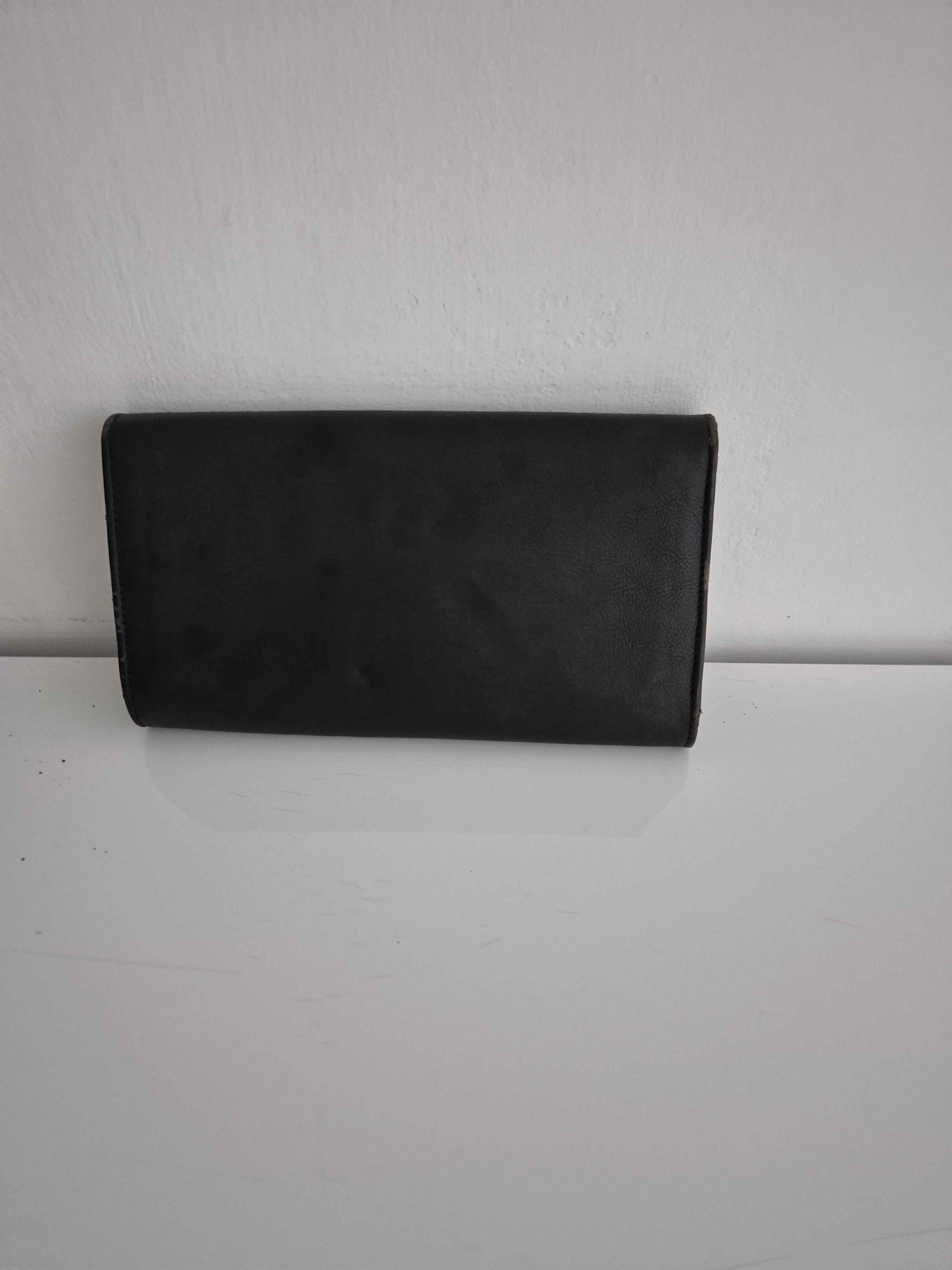 Sac pochette femme noir avec logo doré — photo 2