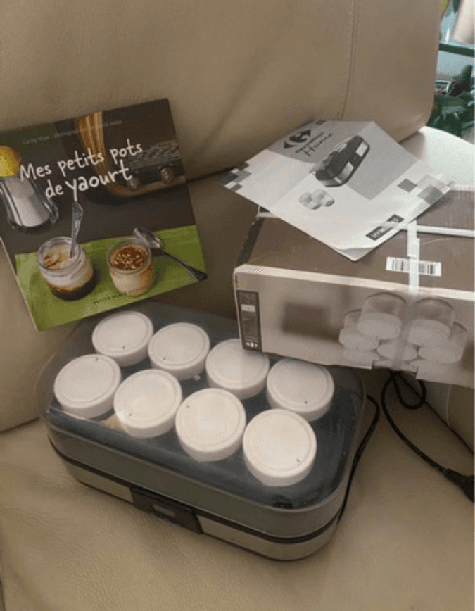 Yaourtière Carrefour Home avec pots et livre de recettes