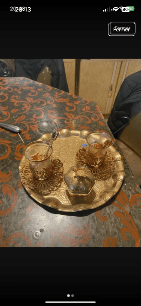 Service à thé oriental doré, 2 tasses