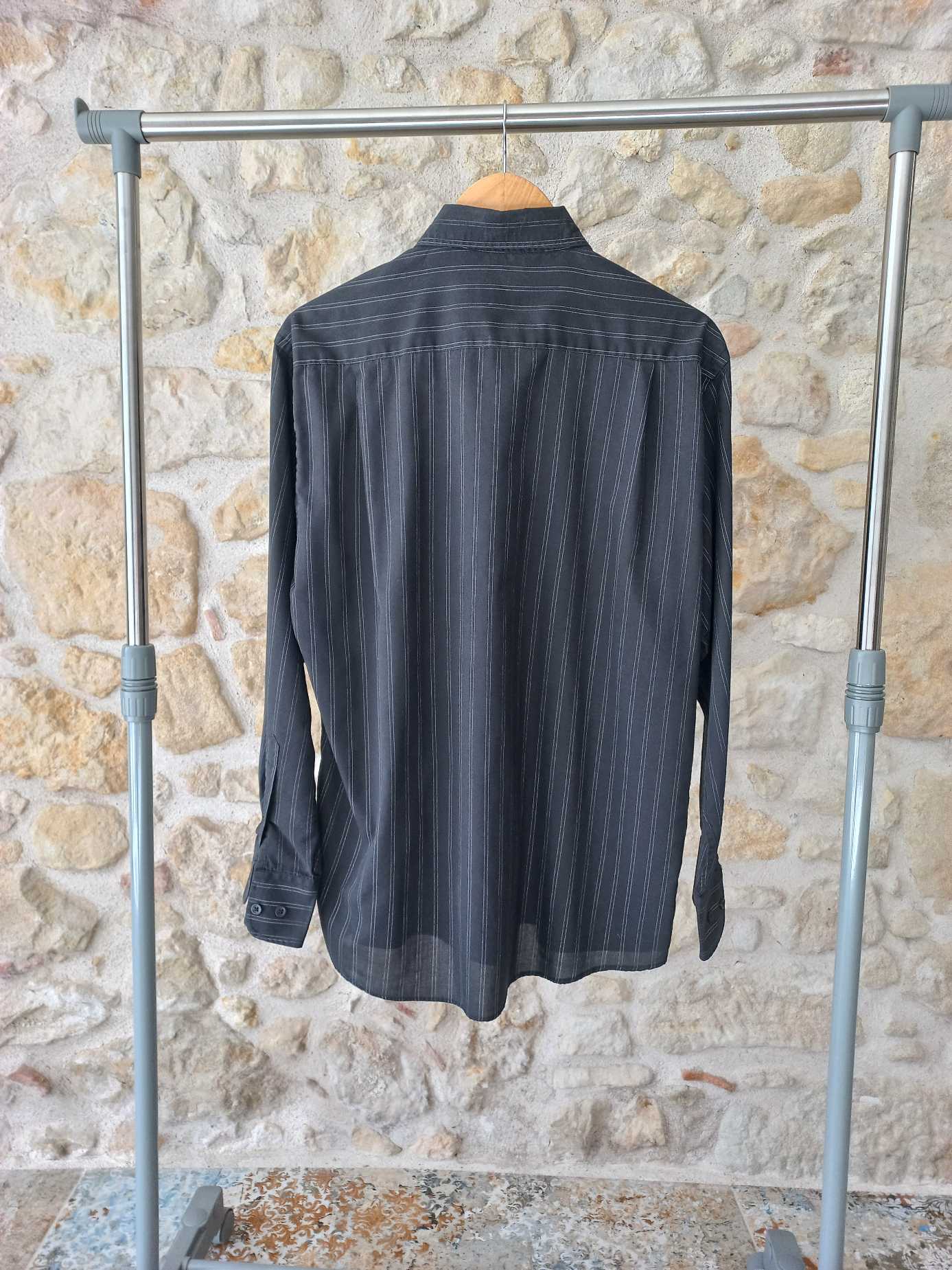 Chemise homme noire à rayures verticales blanches taille L — photo 2